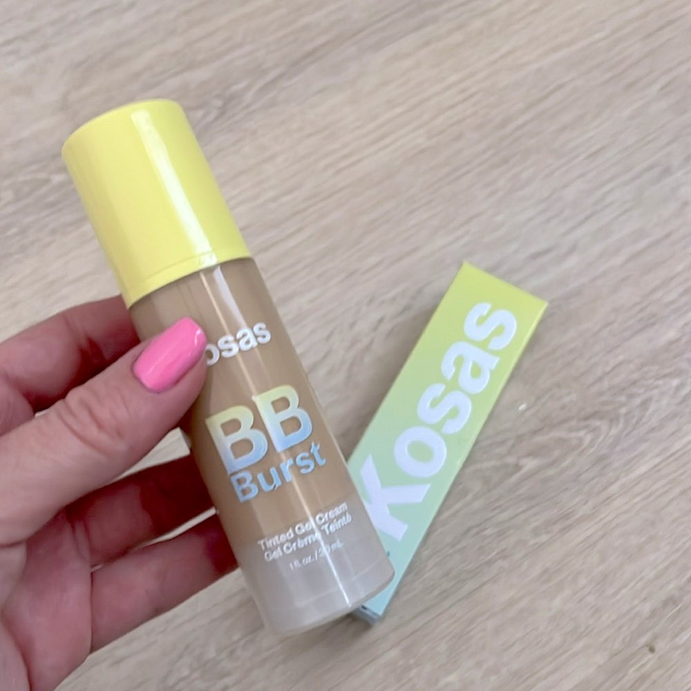 Kosas BB Burst Tinted Moisturizer Gel Cream with Copper Peptides. Shade 22 NEW